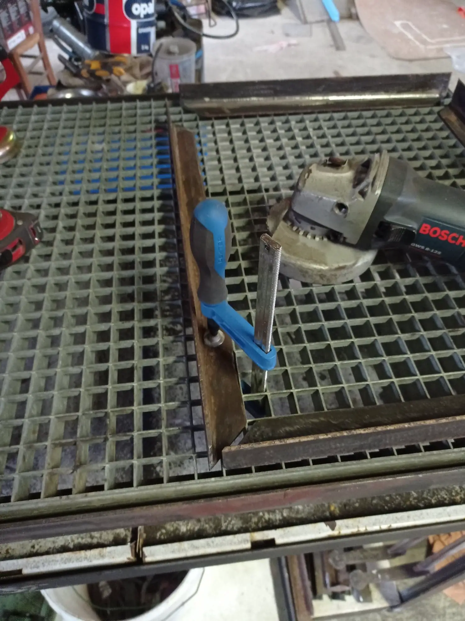 Comment construire une petite table de soudage en acier ?
