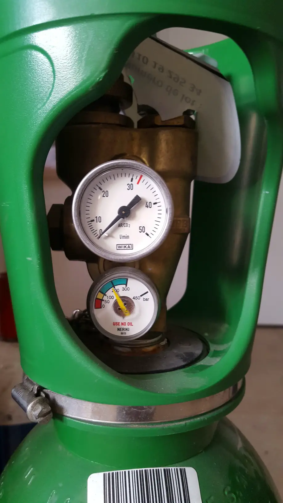 BOUTEILLE DE GAZ ARGON 4.8 1,5m3 8 litres + Détendeur Régulateur De  Pression